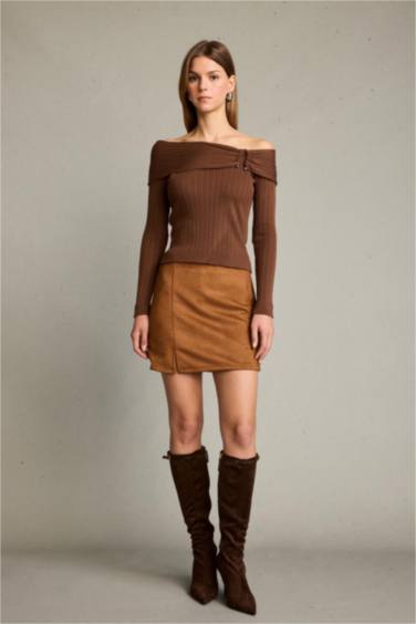 بلوزة ردن طويل بكتف مكشوف ببكلة