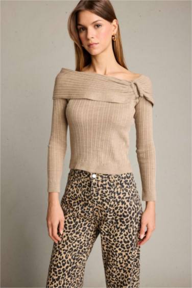 بلوزة ردن طويل بكتف مكشوف ببكلة