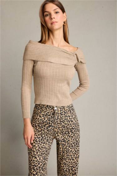 بلوزة ردن طويل بكتف مكشوف ببكلة