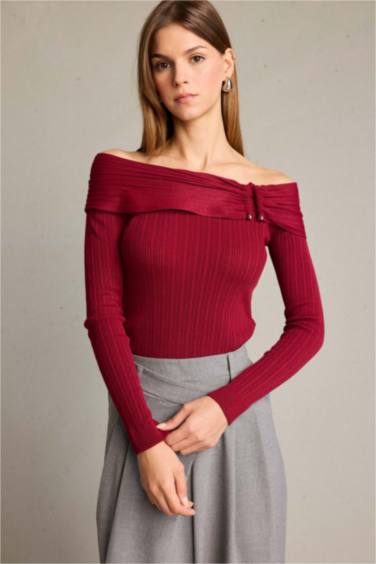 بلوزة ردن طويل بكتف مكشوف ببكلة