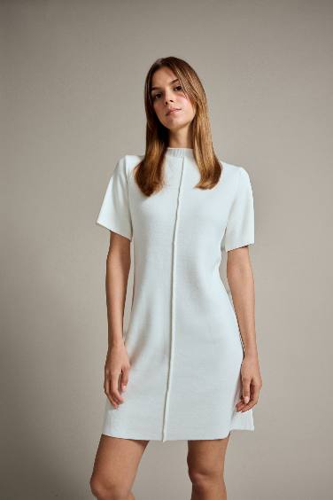 فستان قصير نص ردن بياقة مستديرة