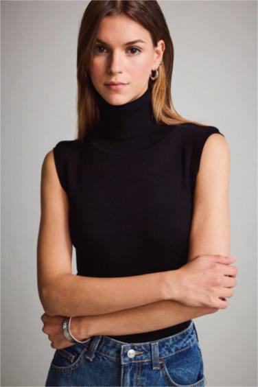 بلوزة كت بيزك سادة هاينك