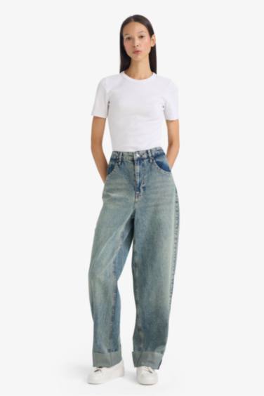 Straight Fit Yüksek Bel Paça Ucu Kesik Bilek Boy Jean Yıkamalı Pantolon