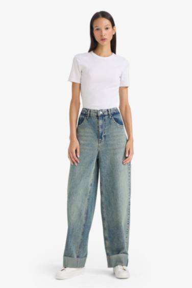 Straight Fit Yüksek Bel Paça Ucu Kesik Bilek Boy Jean Yıkamalı Pantolon