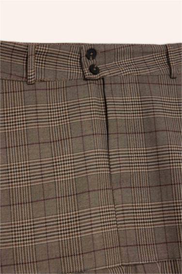 تنورة قصيرة كاروهات بكسرات وخصر عادي