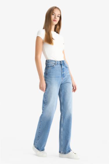 بنطلون جينز قصة مستقيمة وخصر عالي