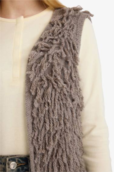 Püskül Detaylı Yelek