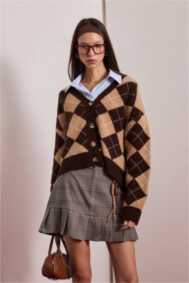 جاكيت قصة عادية وياخة V