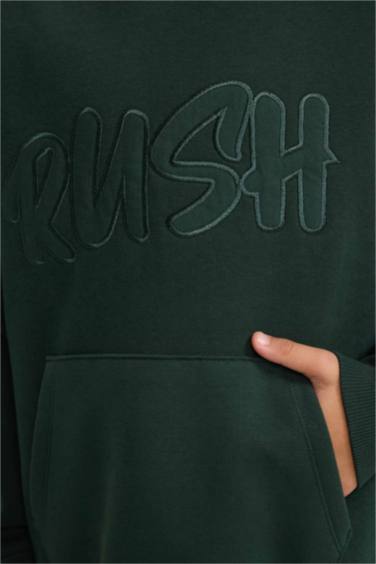 سويت شيرت ولادي اوفر سايز بطبعة شعار وبطانة ناعمة