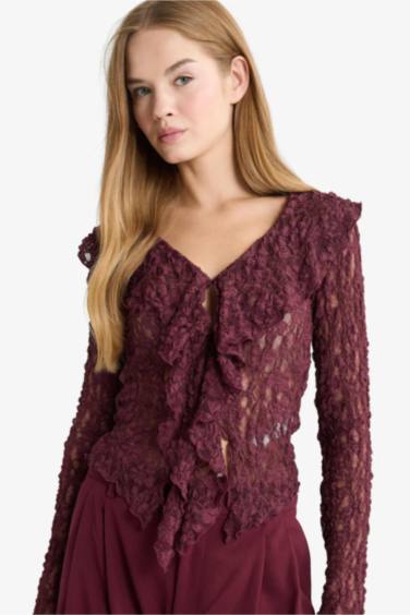 Slim Fit Dar Kesim V Yaka Volanlı Dantel Uzun Kollu Bluz