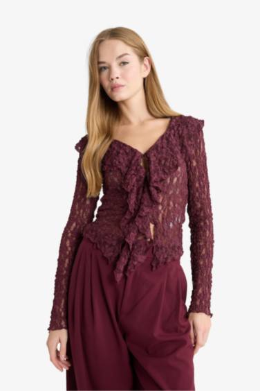 Slim Fit Dar Kesim V Yaka Volanlı Dantel Uzun Kollu Bluz