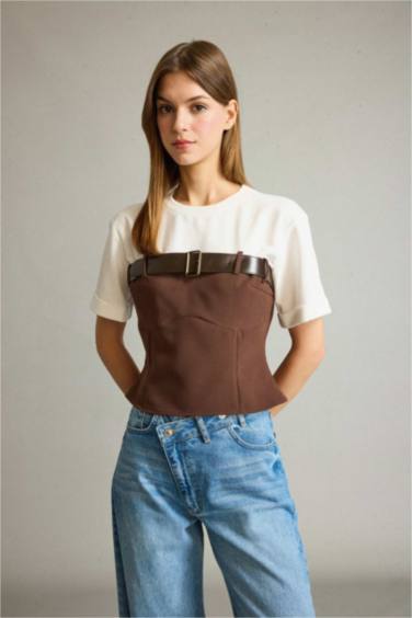 Bisiklet Yaka Kemer Detaylı Kısa Kollu Bluz