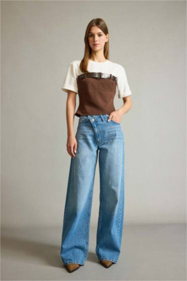 Bisiklet Yaka Kemer Detaylı Kısa Kollu Bluz