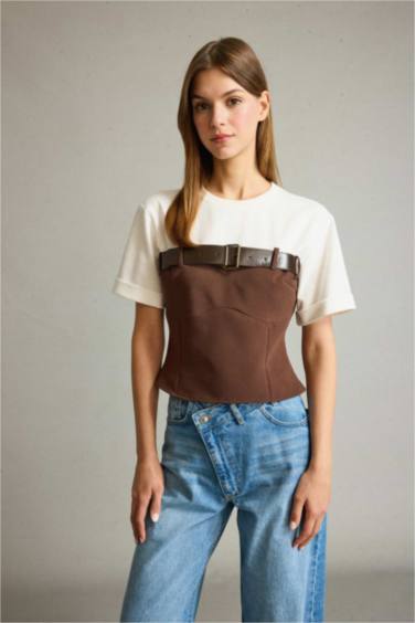 Bisiklet Yaka Kemer Detaylı Kısa Kollu Bluz