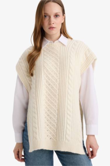 Loose Fit Bisiklet Yaka Yırtmaçlı Triko Süveter