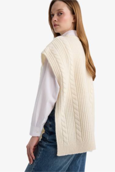 Loose Fit Bisiklet Yaka Yırtmaçlı Triko Süveter