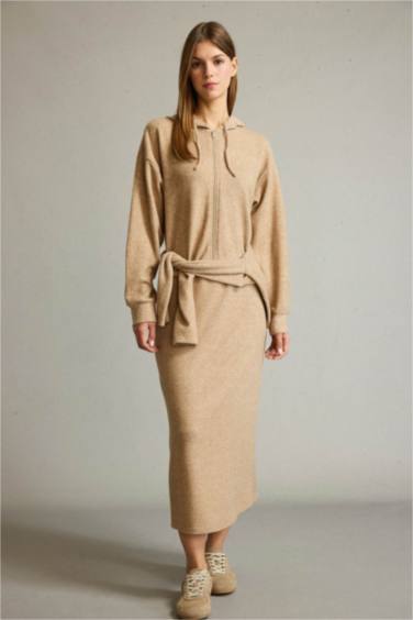 تنورة طويلة بخصر مطاطي