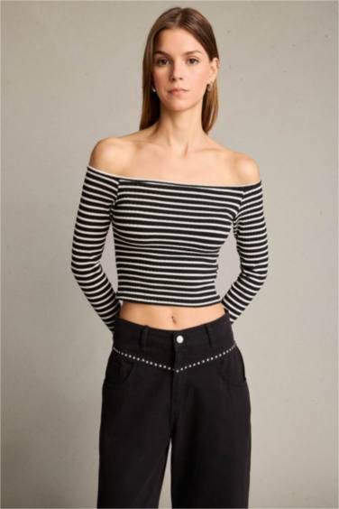 فانيلة بياقة مستديرة