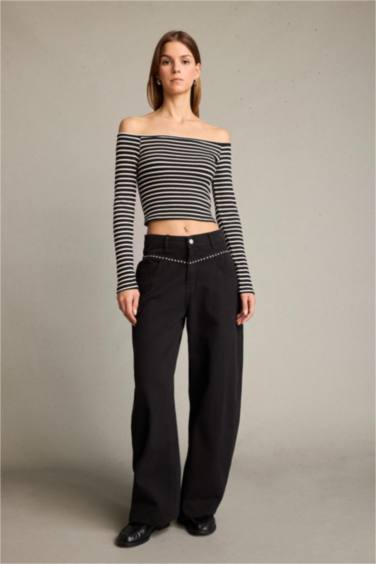 فانيلة بياقة مستديرة