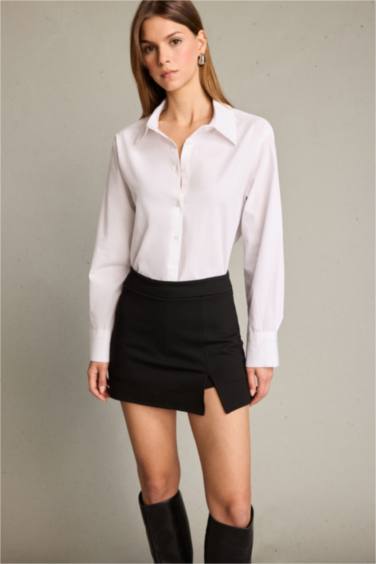 Slim Fit Dar Kesim Yırtmaçlı Şort Etek