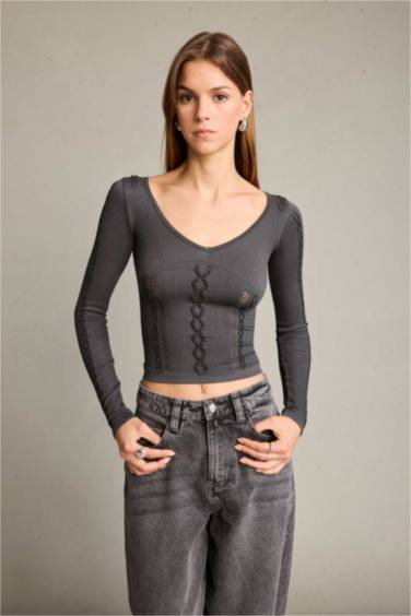 Fitted V Yaka Uzun Kollu Tişört