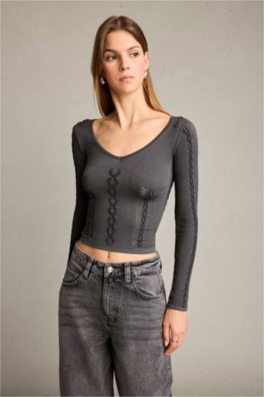 Fitted V Yaka Uzun Kollu Tişört