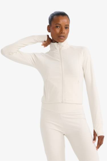 جاكيت رياضي سليم فيت بجيب بياخة عالية وبطانة ناعمة من DeFactoFit