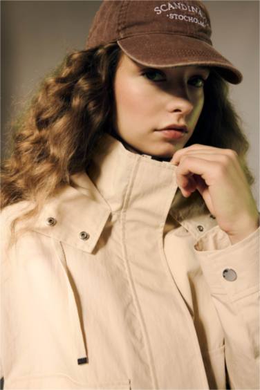 Su Geçirmez Kapüşonlu Dokuma Mont - Görsel 3