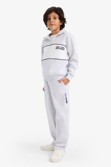 بنطرون ولادي بطبعة شعار اوفر سايز قماش تقيل