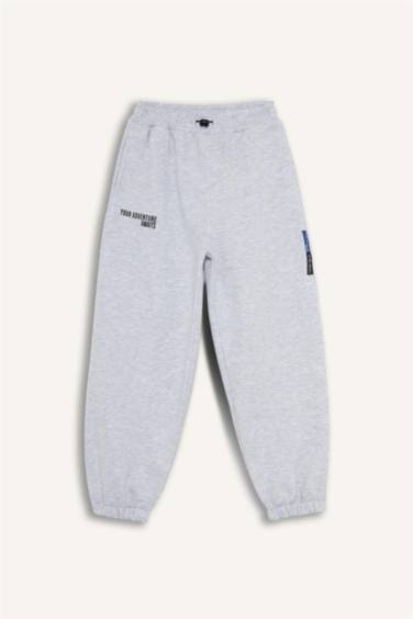 بنطرون ولادي بطبعة شعار اوفر سايز قماش تقيل