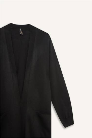 كارديجان تريكو قصة عادية بياقة V بجيب مزدوج