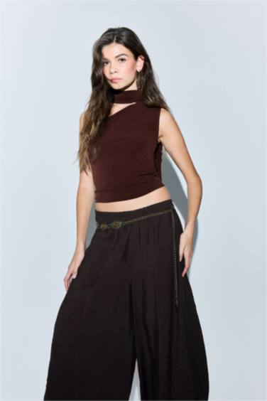 بلوزة كت مخصر بكتف واحد