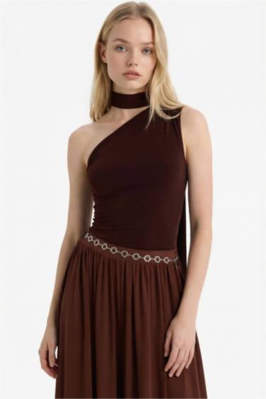 بلوزة كت مخصر بكتف واحد