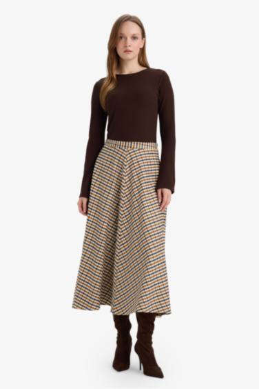 تنورة ميدي كاروهات بقصة A