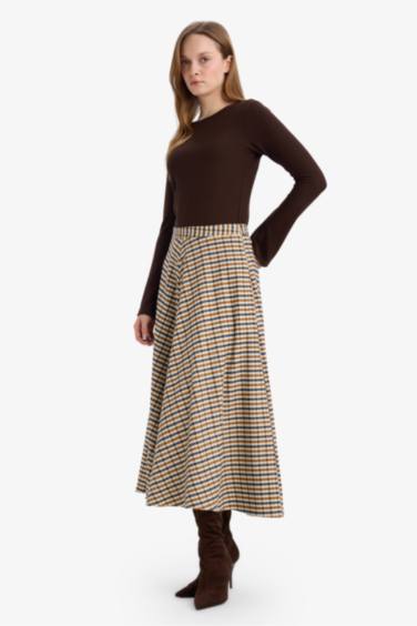 تنورة ميدي كاروهات بقصة A