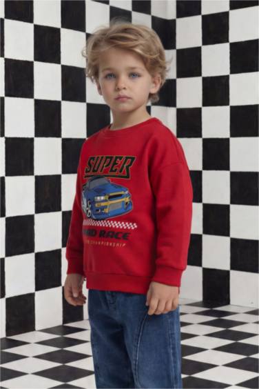 سويت شيرت ولادي بطبعة شعار بياقة مستديرة