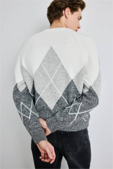 بلوز تريكو قصة عادية وياخة مستديرة