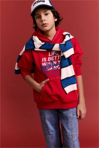 سويت شيرت ولادي اوفر سايز مطبوع بغطاء للرأس بجيب