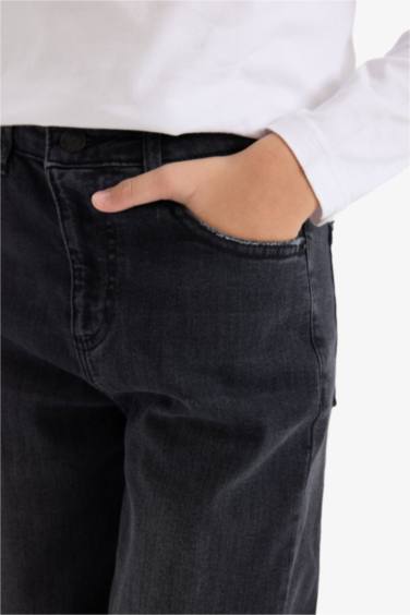 بنطرون جينز ولادي قصة مستقيمة برجل عادي