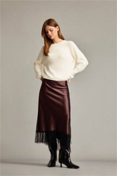 تنورة ستان بخصر عادي