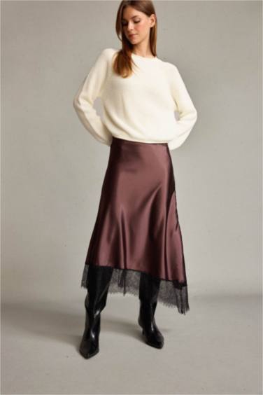 تنورة ستان بخصر عادي