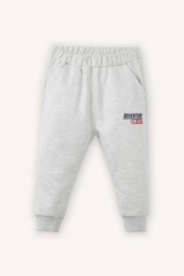 سيت بيبي ولادي بطبعة شعار قماش خفيف - قطعتين