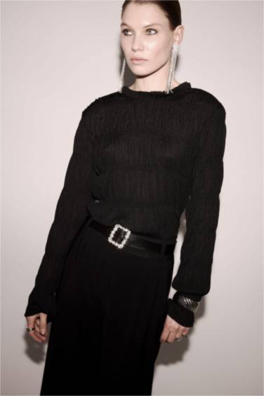 تيشيرت ردن طويل منسوج قصة عادية وياخة مستديرة