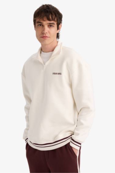 سويت شيرت بطبعة شعار اوفر سايز بياخة عالية بنصف سحاب