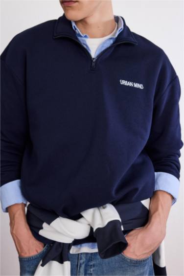 سويت شيرت بطبعة شعار اوفر سايز بياخة عالية ونص سحاب