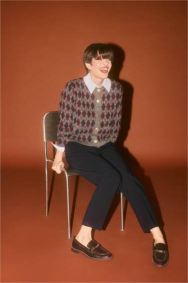 جاكيت تريكو قصة عادية بياخة مستديرة