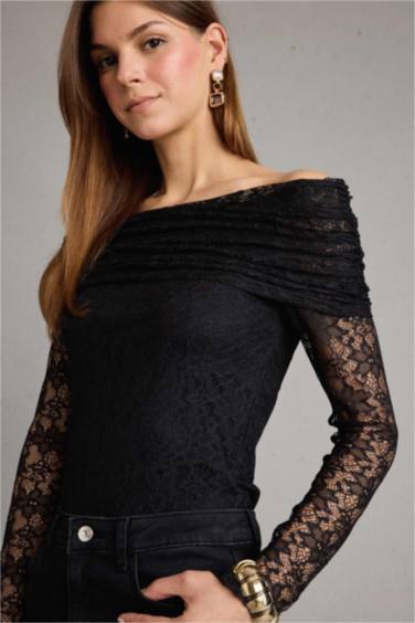 Omzu Açık Uzun Kollu Tül Bluz