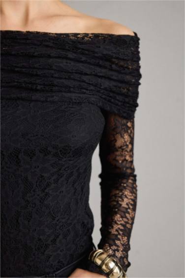 Omzu Açık Uzun Kollu Tül Bluz