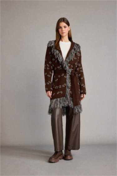 جاكيت تريكو طويل مكشكش قصة عادية