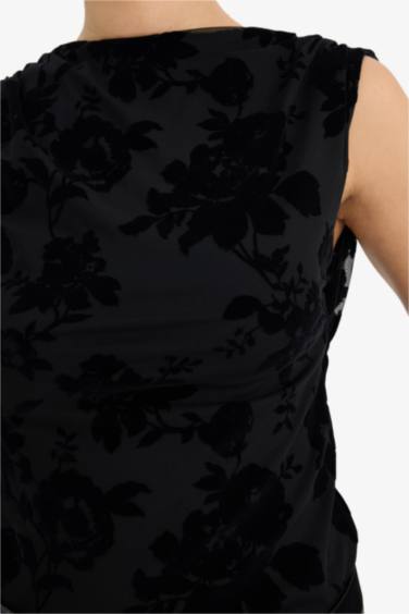 Slim Fit Dar Kesim Çiçekli Bisiklet Yaka Tül Kolsuz Bluz